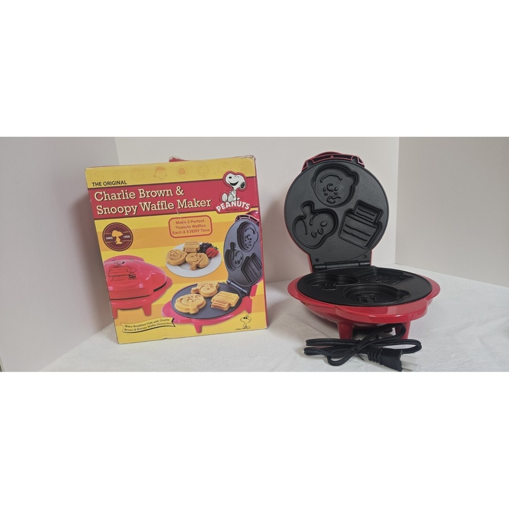 Peanuts Charlie Brown Snoopy Dog House Red Waffle Treat Maker Tested and Works!‎